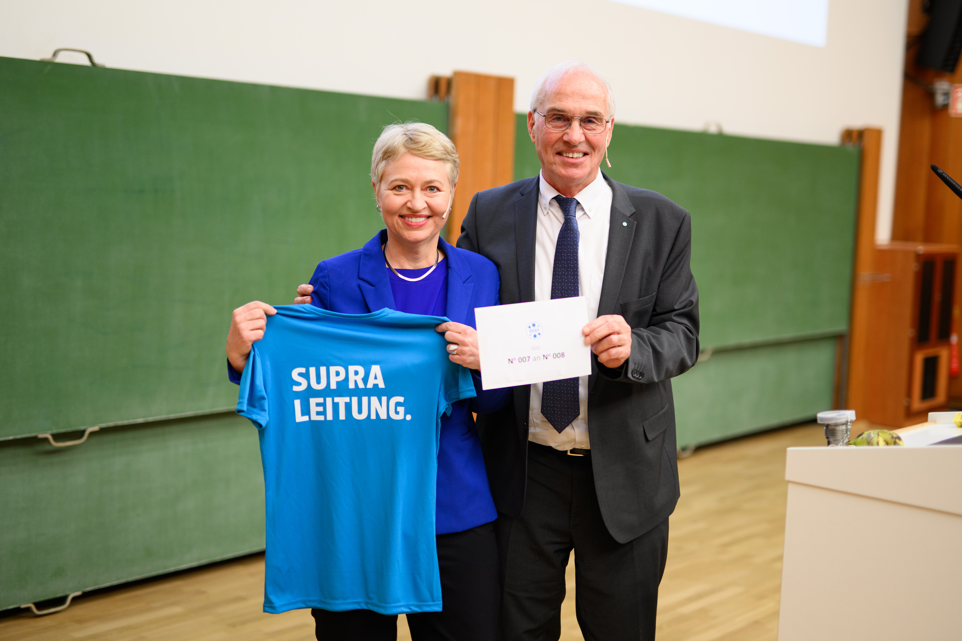 Frau und Mann mit T-shirt