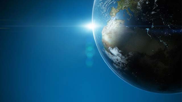 Erde im Weltall mit Lichtstrahl